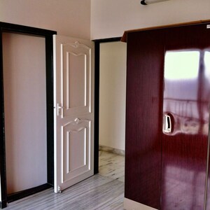 Room in 3 BHK Apartment at Bandra West – for Rent