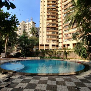 Swimming Pool in 3 BHK Apartment at Bandra West – for Rent