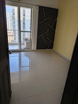Room in 3 BHK Apartment at Ocean Golden 1, Tech Zone 4 Greater Noida – for Rent