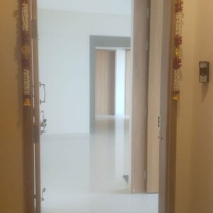 Room in 2.5 BHK Apartment at Austin Arena, Mumbai Bangalore Highway – for Rent