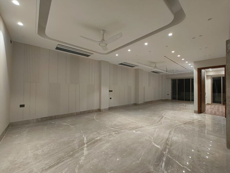 Room, greater kailash i 4 Bedroom 300 Sq.Yd. Builder Floor In Greater Kailash I Delhi 9770335