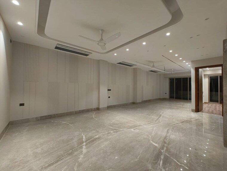 Room, greater kailash i 4 Bedroom 300 Sq.Yd. Builder Floor In Greater Kailash I Delhi 9770335