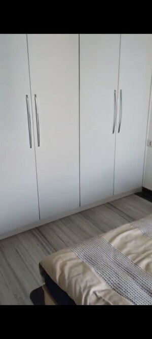 Room in 3 BHK Apartment at Hiranandani Estate, Ghodbunder Road – for Rent