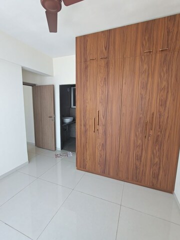 Room in 1 BHK Apartment at Godrej Nest Kandivali, Kandivali East – for Rent