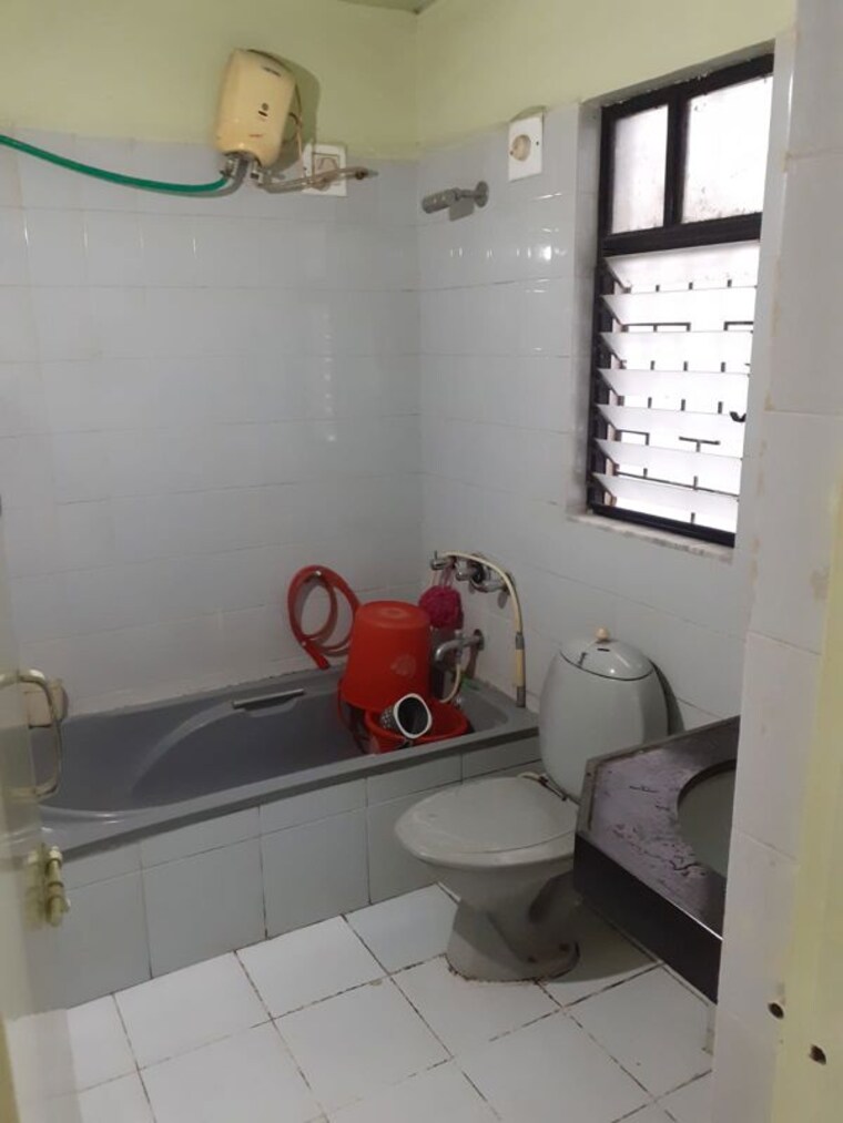 Bathroom, kumar-karishma 3 Bedroom 1641 Sq.Ft. Apartment In Karve Road Pune 9770579
