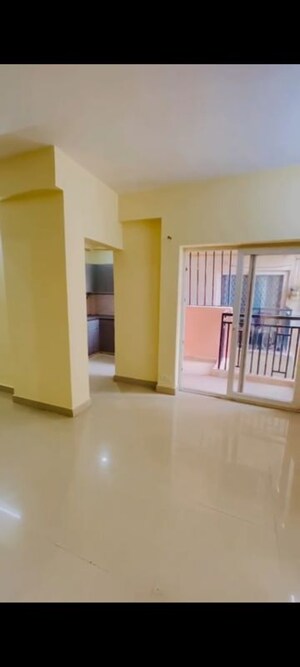 Room in 2.5 BHK Apartment at Galaxy North Avenue ll, Gaur City 2 – for Sale