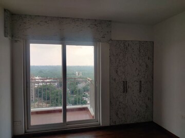 Room in 3 BHK Apartment at Rishita Manhattan, Gomti Nagar – for Rent