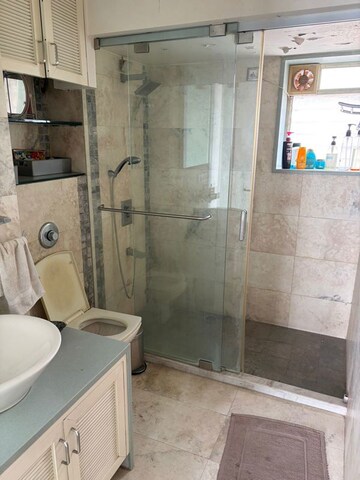 Bathroom in 4 BHK Apartment at Maker Tower, Cuffe Parade – for Rent