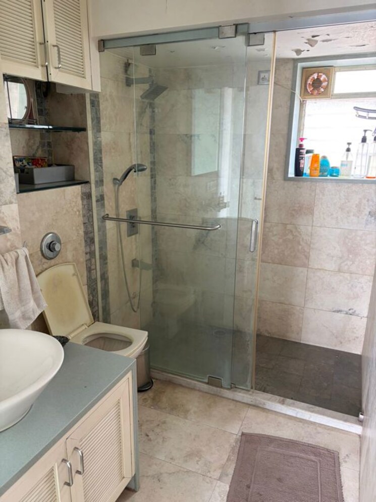 Bathroom, maker-tower 4 Bedroom 2100 Sq.Ft. Apartment In Cuffe Parade Mumbai 9731935