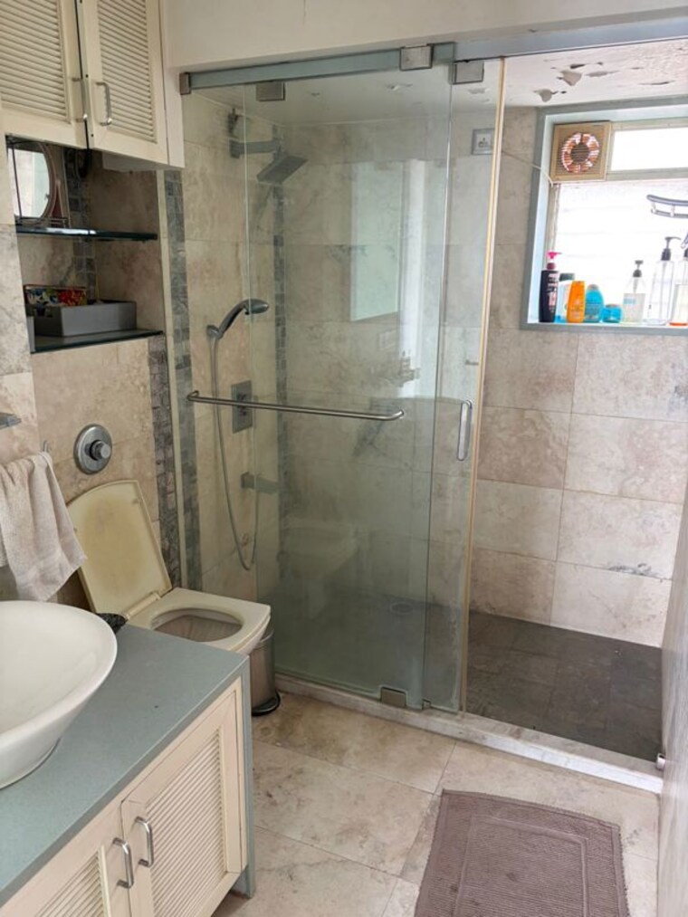 Bathroom, maker-tower 4 Bedroom 2100 Sq.Ft. Apartment In Cuffe Parade Mumbai 9731935