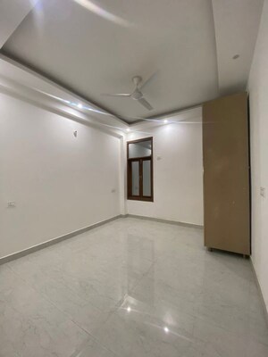 Room in 3 BHK Apartment at Chattarpur – for Rent