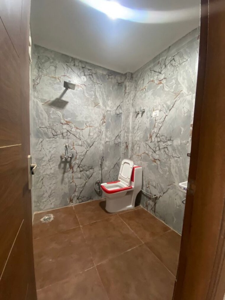 Bathroom, chattarpur 3 Bedroom 1500 Sq.Ft. Apartment In Chattarpur Delhi 9770885