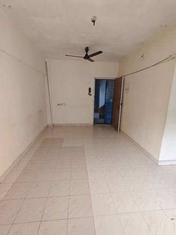 Room in 1 BHK Apartment at Akurli Shivshakti Chs, Lokhandwala – for Rent