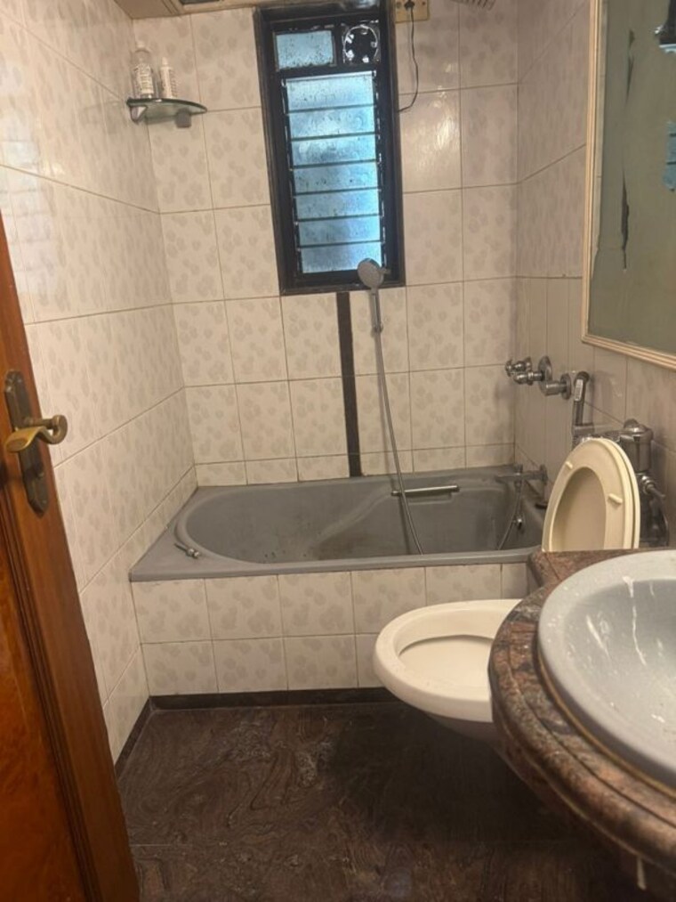 Bathroom, bandra west 2 Bedroom 700 Sq.Ft. Apartment In Bandra West Mumbai 9770958