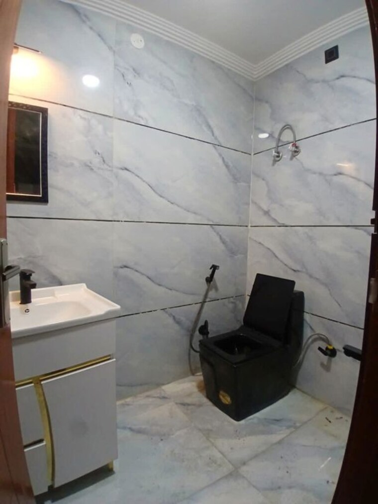 Bathroom, saket 2 Bedroom 1500 Sq.Ft. Apartment In Saket Delhi 9771076