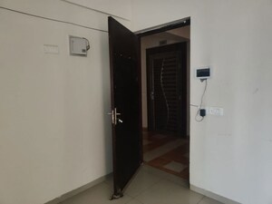 Room in 2 BHK Apartment at Wave Executive Floors, Wave City – for Rent