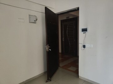 Room in 2 BHK Apartment at Wave Executive Floors, Wave City – for Rent