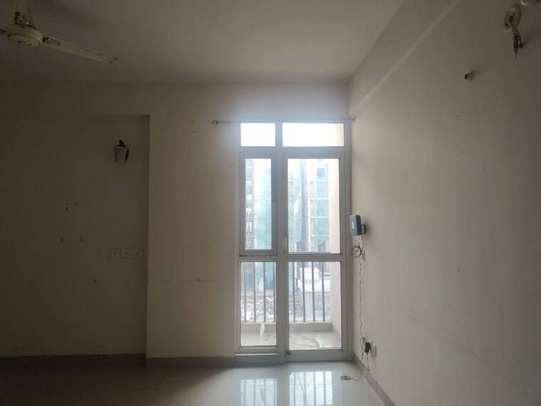 Room, wave-executive-floors 2 Bedroom 900 Sq.Ft. Apartment In Wave City Ghaziabad 9771138