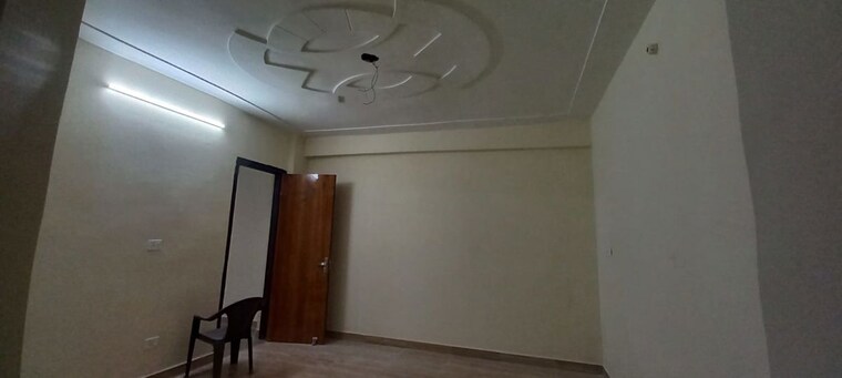 Room, sector 12 1.5 Bedroom 750 Sq.Ft. Independent House In Sector 12 Noida 9771150