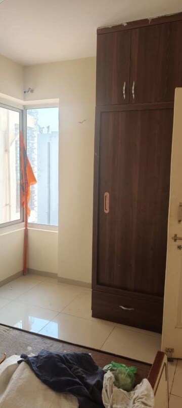 Room in 2 BHK Apartment at Wave Dream Homes, Wave City – for Rent