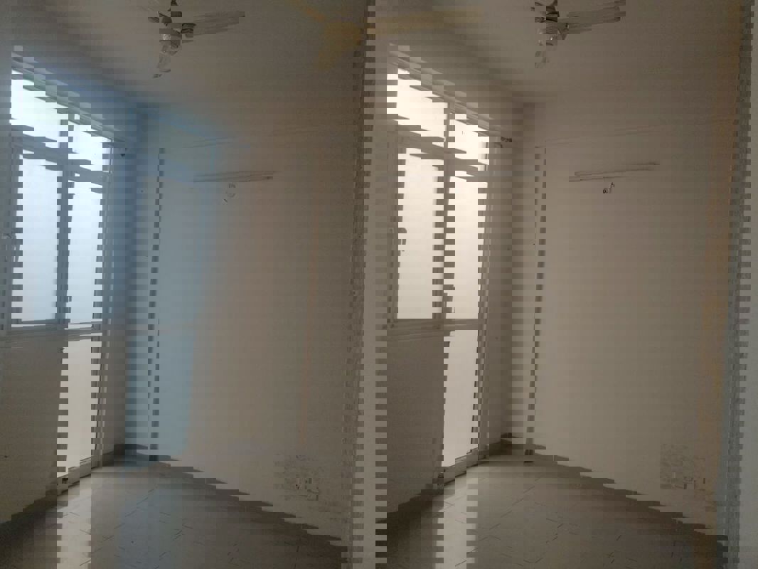 2 BHK + Extra Room Apartment For Rent in Wave Dream Homes