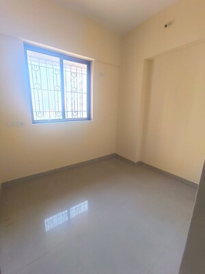 Room in 2.5 BHK Apartment at Runwal Garden City, Balkum Pada – for Sale