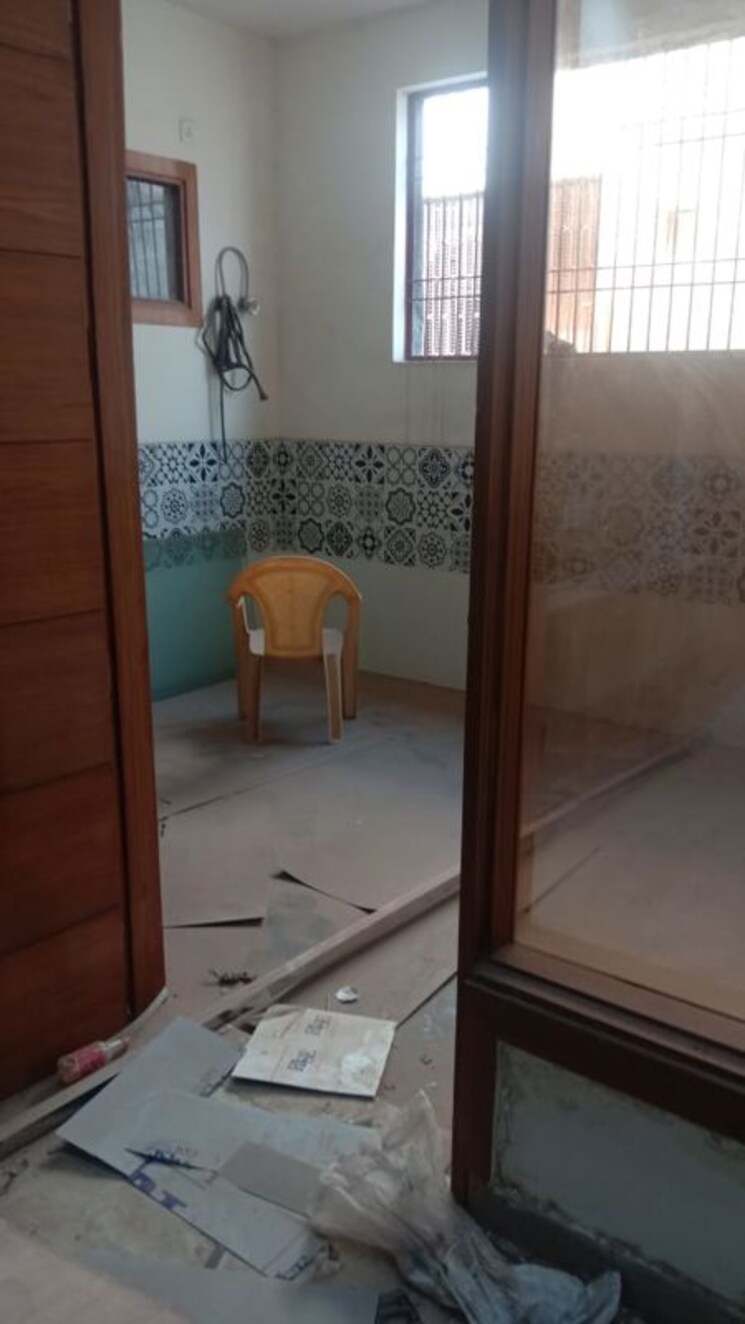 Bathroom, raj nagar sector 14 5 Bedroom 170 Sq.Yd. Builder Floor In Raj Nagar Sector 14 Ghaziabad 9771269