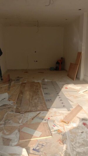 Team Area in 5 BHK Builder Floor at Raj Nagar Sector 14 – for Sale