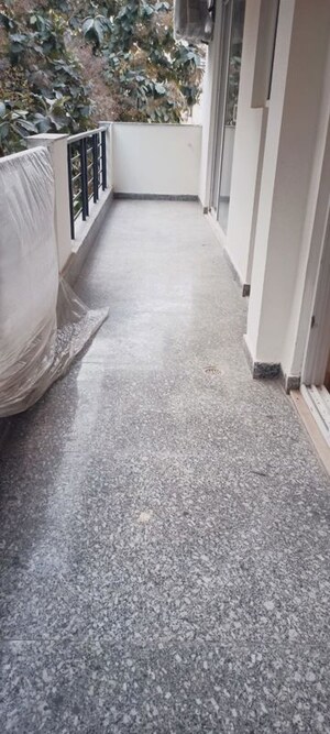 Building Lobby in 4 BHK Builder Floor at DLF City Phase IV, Dlf Phase iv – for Sale