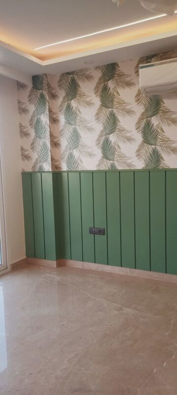 Bathroom in 4 BHK Builder Floor at DLF City Phase IV, Dlf Phase iv – for Sale