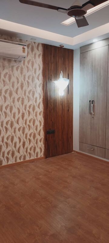 Room in 4 BHK Builder Floor at DLF City Phase IV, Dlf Phase iv – for Sale