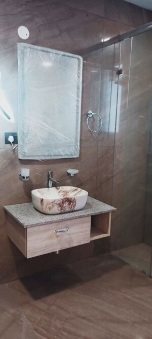 Bathroom in 4 BHK Builder Floor at DLF City Phase IV, Dlf Phase iv – for Sale