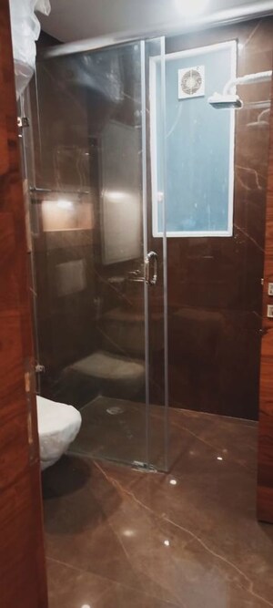 Bathroom in 4 BHK Builder Floor at DLF City Phase IV, Dlf Phase iv – for Sale