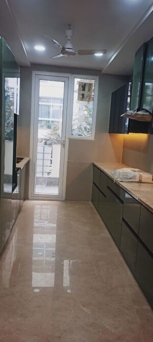 Kitchen in 4 BHK Builder Floor at DLF City Phase IV, Dlf Phase iv – for Sale