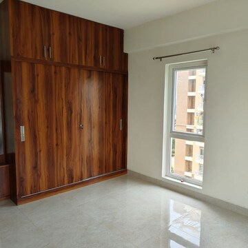 Room in 2 BHK Apartment at Eldeco Accolade, Saini Colony – for Rent