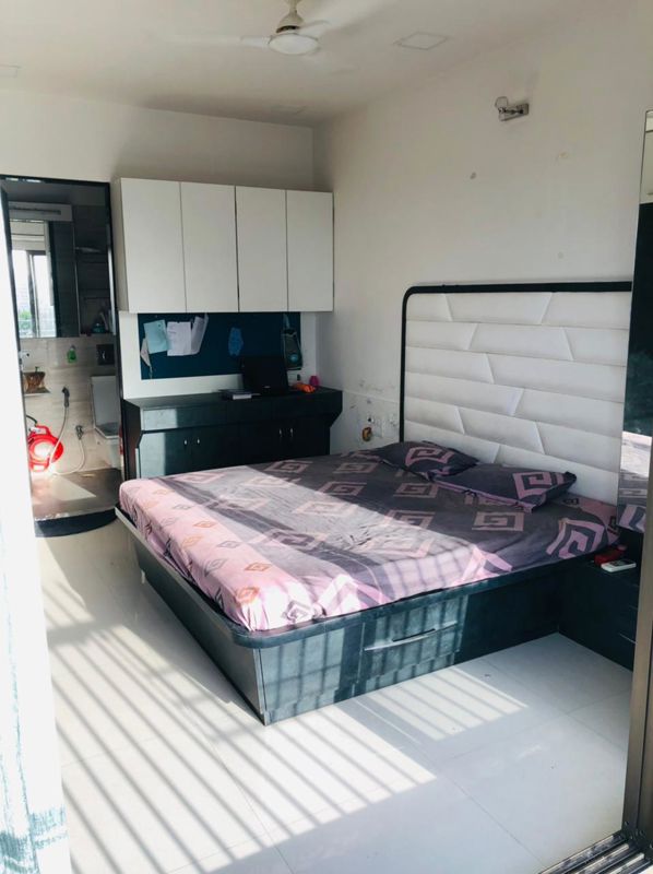 2 BHK Builder Floor For Sale in Malad East