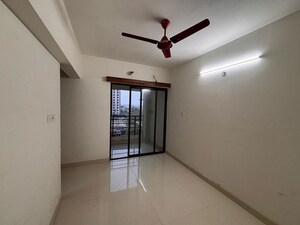 Room in 3.5 BHK Apartment at Shrachi Greenwood Nest, Rajarhat New Town – for Sale