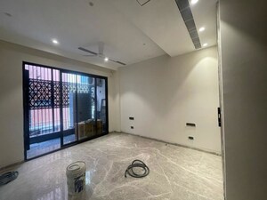 Room in 3 BHK Builder Floor at Panchsheel Enclave – for Rent