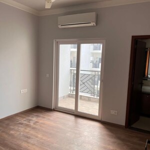 Room in 3 BHK Apartment at Central Park Flower Valley Aqua Front Towers, Sohna Sector 33 – for Rent