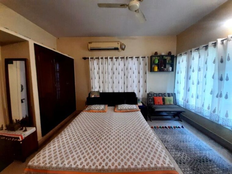 Room, vibhuti khand Pg For Girls In Vibhuti Khand 9771400