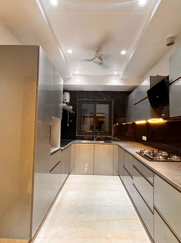 Kitchen in 4 BHK Builder Floor at DLF Green Avenue, Dlf Phase iv – for Sale