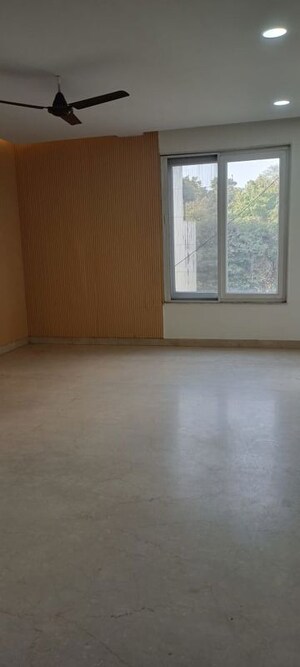 Room in 4 BHK Builder Floor at DLF Green Avenue, Dlf Phase iv – for Sale