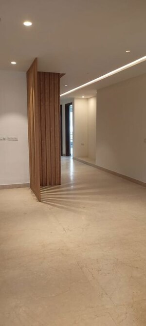 Room in 4 BHK Builder Floor at DLF Green Avenue, Dlf Phase iv – for Sale