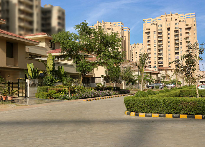 4 BHK + Pooja Room,Servant Room,Extra Room,Store Room Apartment For Sale in Orchid Petals