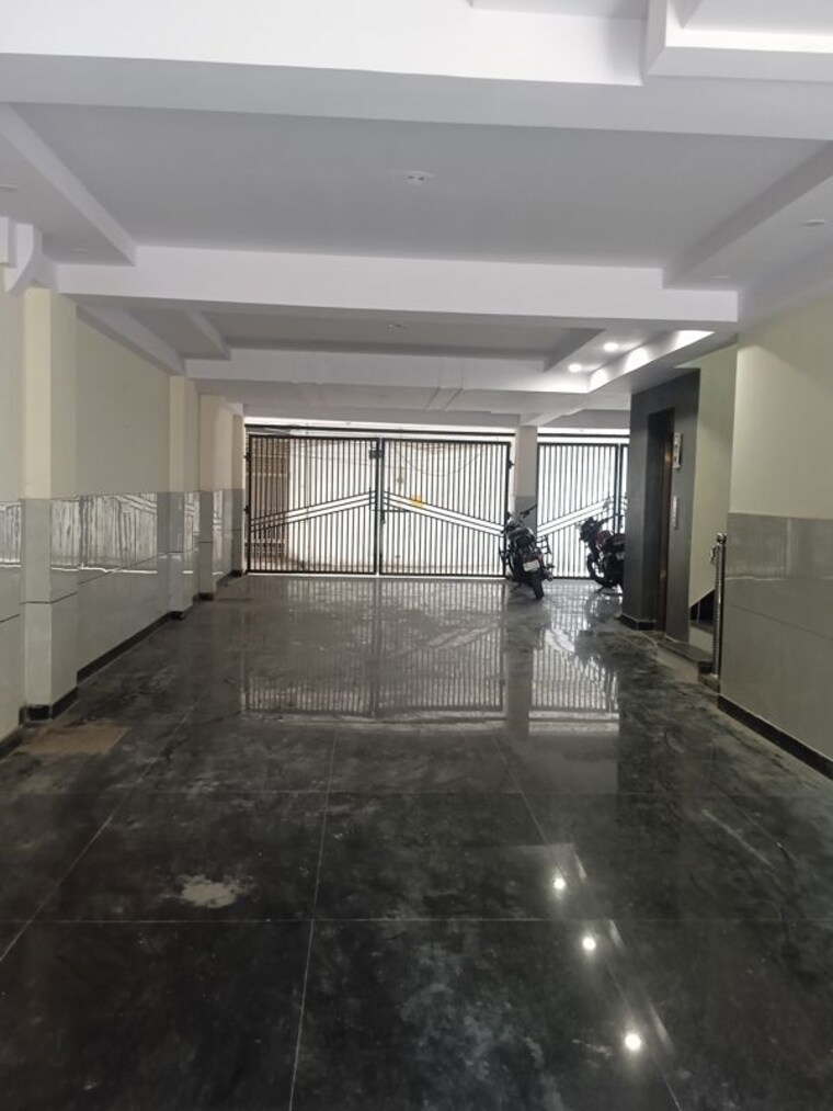  Parking, mahavir enclave 1 4 Bedroom 1700 Sq.Ft. Apartment In Mahavir Enclave 1 Delhi 9771435
