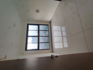 Room in 5 BHK Apartment at Chandak 34 Park Estate, Goregaon West – for Sale