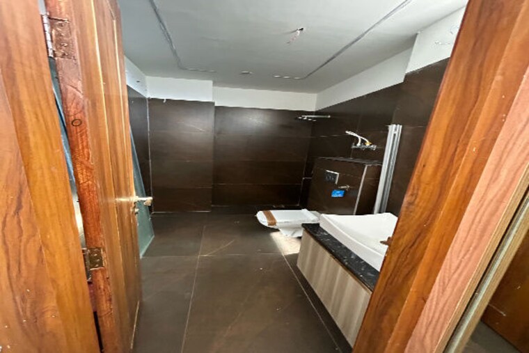 Attached Bathroom, raj nagar extension 5 Bedroom 3621 Sq.Ft. Villa In Raj Nagar Extension Ghaziabad 9771477