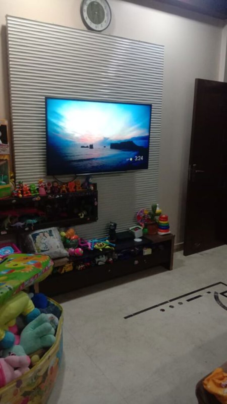  Parking, raj nagar 3 Bedroom 200 Sq.Yd. Builder Floor In Raj Nagar Ghaziabad 9771558