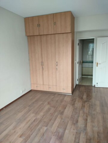 Room in 4 BHK Apartment at DLF Westend Heights, Sector 53 – for Rent