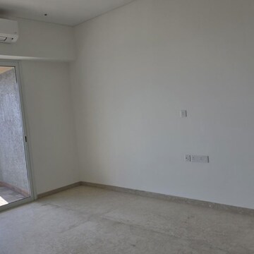 Room in 3 BHK Apartment at Lokhandwala Minerva Mahalaxmi, Arthur rd – for Rent